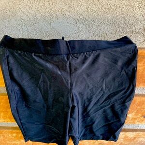 NWT ~ Torrid Black embossed heart shorts size 2